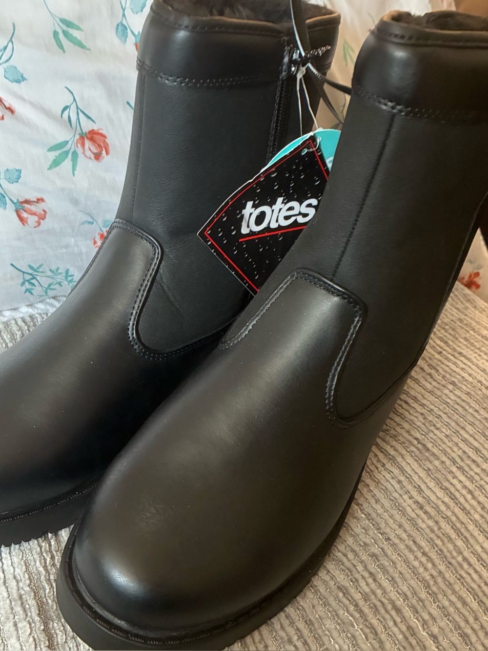 New with tags men’s black stadium totes, winter boots, waterproof, size 10 1/2